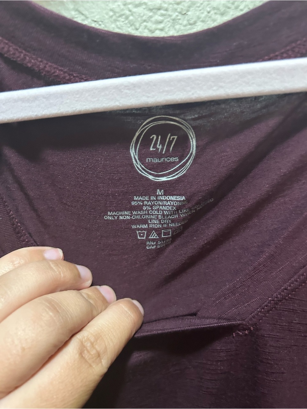 Sleeveless V-Neck Tank Top in Plum - Picture 4 of 6